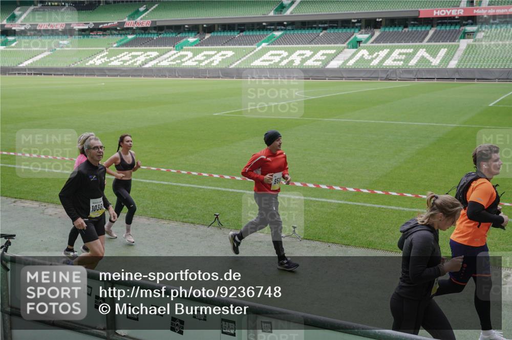 05.10.2025 - 20. swb-Marathon Bremen Michael Burmester http://msf.ph/oto/9236748 05.10.2025 10:32:31 Laufen im Stadion 7165, 7193, 8118, 8326, 8333, 9176, 9187, 9238, 9268, 9284, 9313, 9318, 9407, 9415, 9427, 9436, 9439, 9456, 9464, 9475, 9494, 9514, 9517, 9548, 9621, 9650, 9701, 9754, 9776, 9807, 9830, 9834, 9868, 9939, 9956, 9957, 9985, 10007, 10019, 10038, 10046, 10057, 10064, 10075, 10097, 10128, 10174, 10215, 10242, 10262, 10308, 10309, 10326, 10327, 10349, 10369, 10385, 10388, 10416, 10436, 10460, 10468, 10487, 10616, 10662, 10785, 9506, 9903, 10014, 10020, 10719 meine-sportfotos.de