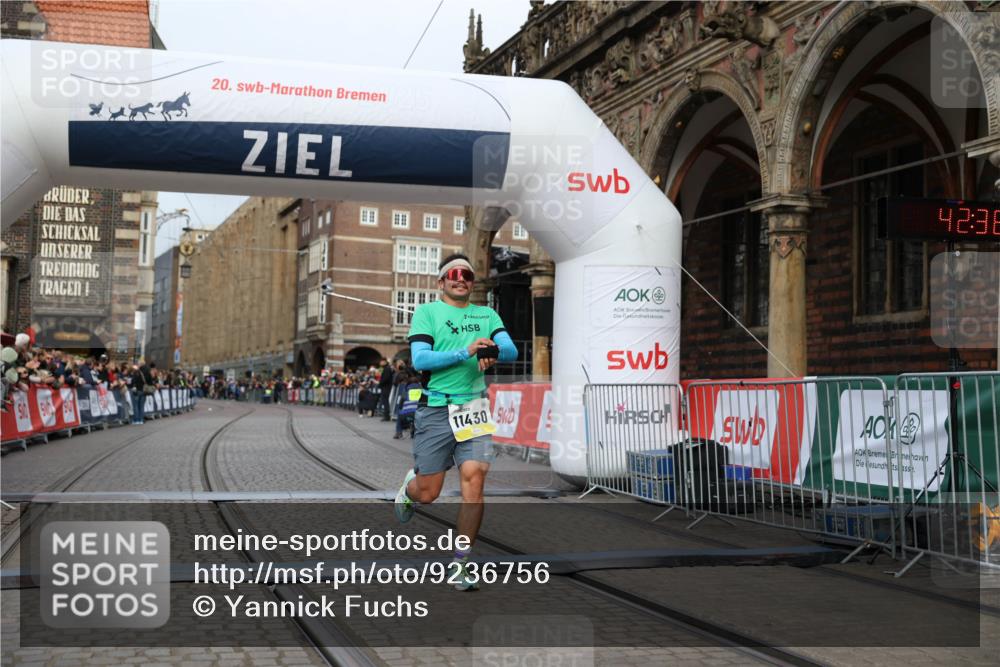 05.10.2025 - 20. swb-Marathon Bremen Yannick Fuchs http://msf.ph/oto/9236756 05.10.2025 10:38:31 Ziel 9809, 11430 meine-sportfotos.de