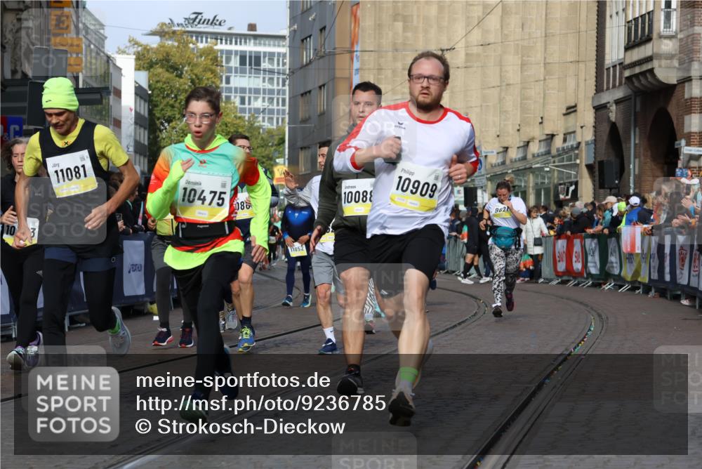 05.10.2025 - 20. swb-Marathon Bremen Strokosch-Dieckow http://msf.ph/oto/9236785 05.10.2025 10:55:42 Ziel 7165, 9195, 9197, 9521, 9621, 9882, 10088, 10253, 10287, 10323, 10385, 10475, 10653, 10755, 10800, 10909, 11081, 11249, 11586, 11588, 11624 meine-sportfotos.de