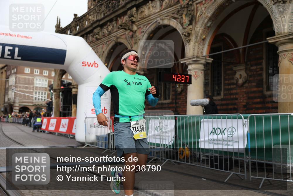 05.10.2025 - 20. swb-Marathon Bremen Yannick Fuchs http://msf.ph/oto/9236790 05.10.2025 10:38:33 Ziel 9809, 11430 meine-sportfotos.de