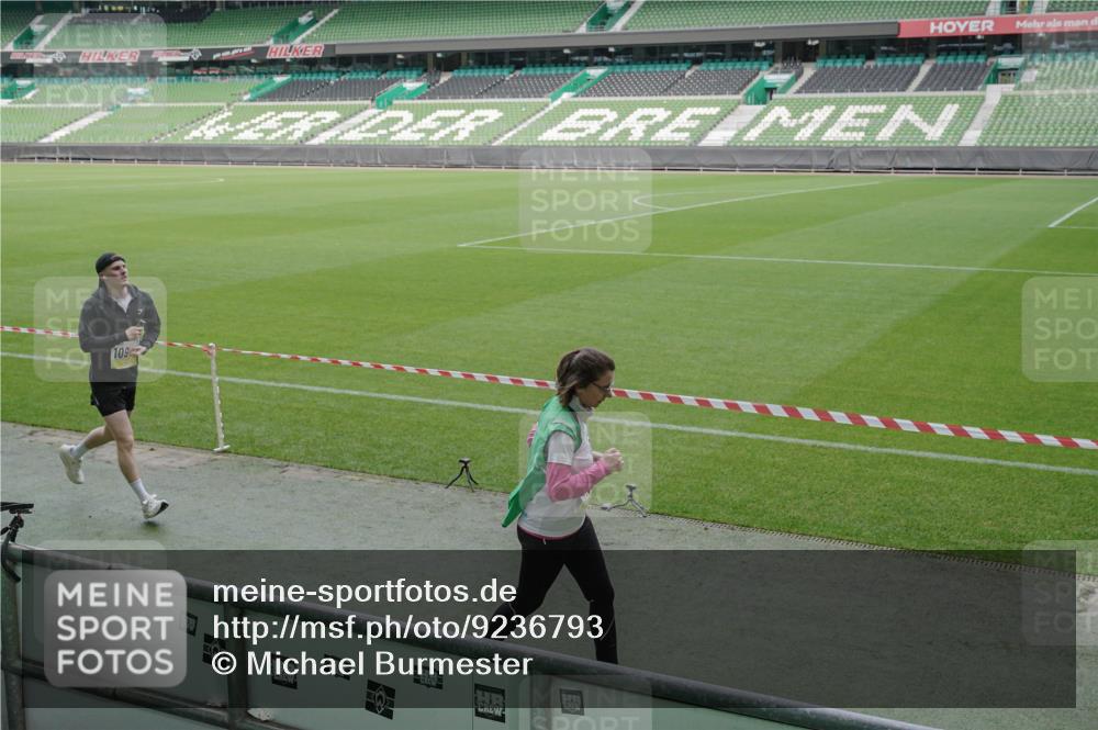 05.10.2025 - 20. swb-Marathon Bremen Michael Burmester http://msf.ph/oto/9236793 05.10.2025 10:32:35 Laufen im Stadion 7165, 8118, 8326, 8333, 9176, 9187, 9238, 9268, 9284, 9295, 9313, 9318, 9392, 9407, 9427, 9436, 9439, 9456, 9461, 9464, 9475, 9494, 9514, 9517, 9548, 9621, 9650, 9701, 9754, 9776, 9807, 9830, 9834, 9856, 9868, 9918, 9939, 9956, 9957, 9985, 10007, 10019, 10034, 10038, 10046, 10064, 10075, 10097, 10128, 10174, 10215, 10242, 10262, 10308, 10309, 10326, 10327, 10349, 10369, 10385, 10388, 10416, 10436, 10460, 10468, 10487, 10616, 10662, 10785, 9903, 10014, 10020, 10719 meine-sportfotos.de