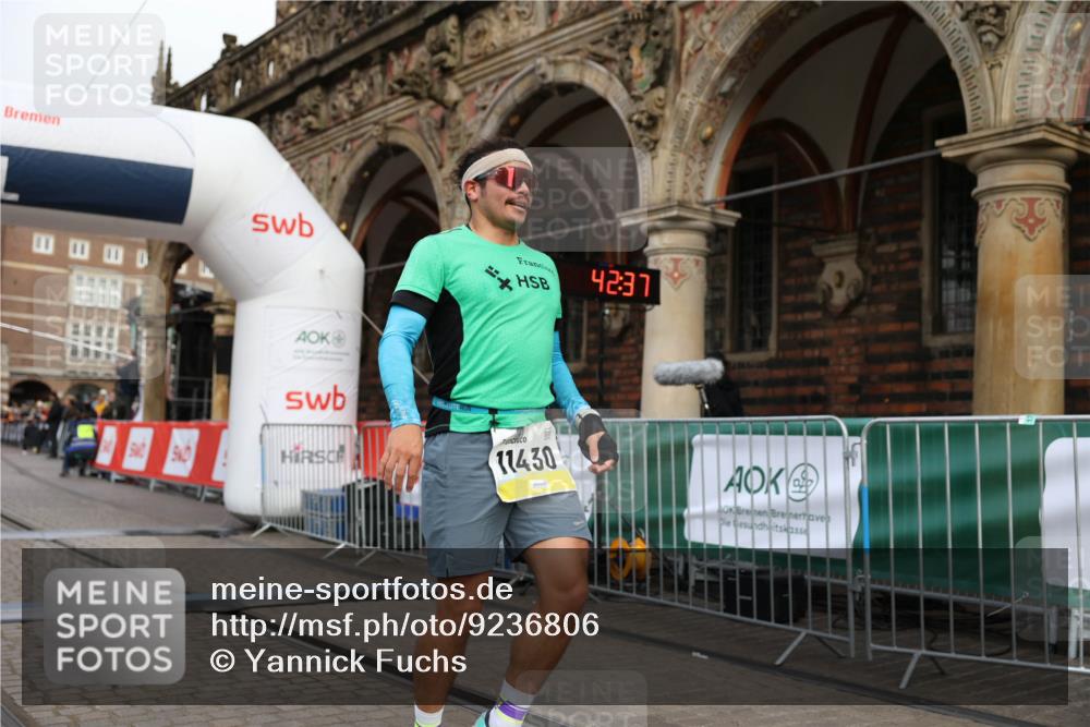 05.10.2025 - 20. swb-Marathon Bremen Yannick Fuchs http://msf.ph/oto/9236806 05.10.2025 10:38:33 Ziel 9809, 11430 meine-sportfotos.de