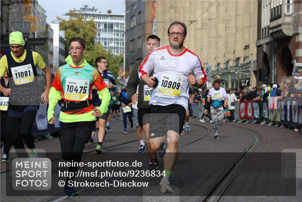 05.10.2025 - 20. swb-Marathon Bremen Strokosch-Dieckow http://msf.ph/oto/9236834 05.10.2025 10:55:42 Ziel 7165, 9195, 9197, 9521, 9621, 9882, 10088, 10253, 10287, 10323, 10385, 10475, 10653, 10755, 10800, 10909, 11081, 11249, 11586, 11588, 11624 meine-sportfotos.de
