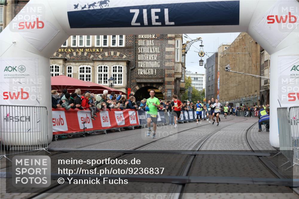 05.10.2025 - 20. swb-Marathon Bremen Yannick Fuchs http://msf.ph/oto/9236837 05.10.2025 10:38:49 Ziel 10409, 10862, 11132 meine-sportfotos.de