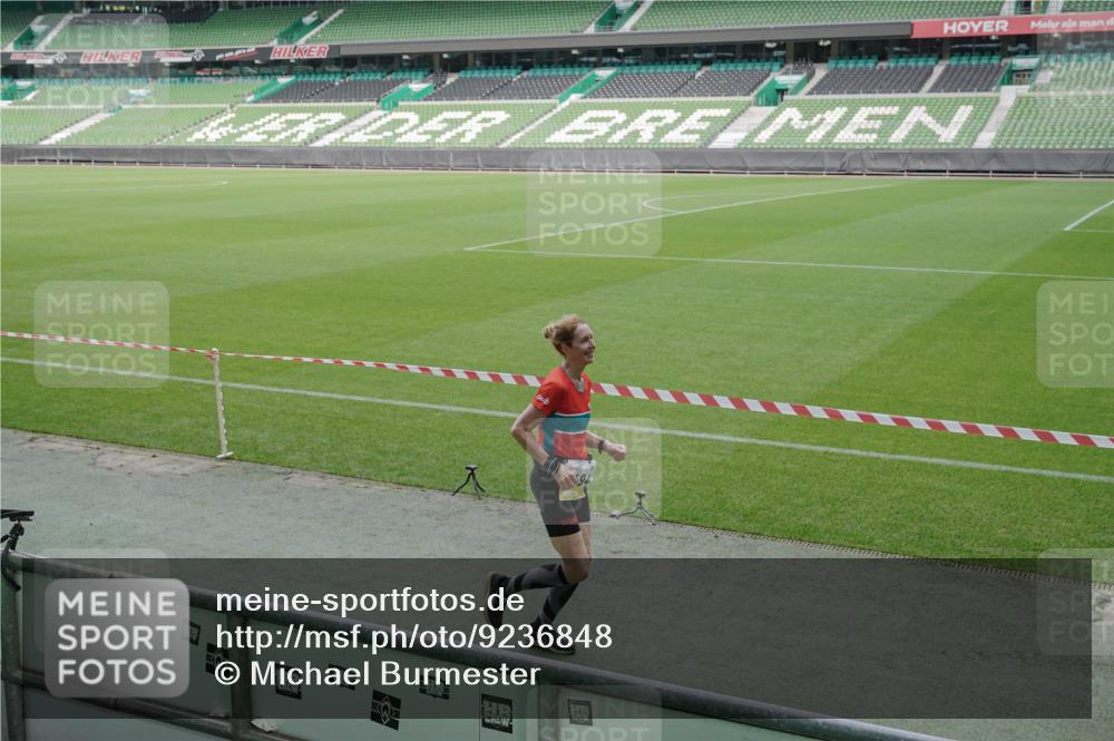 05.10.2025 - 20. swb-Marathon Bremen Michael Burmester http://msf.ph/oto/9236848 05.10.2025 10:32:40 Laufen im Stadion 7165, 8118, 8326, 8333, 9176, 9187, 9195, 9197, 9238, 9268, 9284, 9295, 9313, 9318, 9367, 9392, 9402, 9407, 9427, 9436, 9439, 9456, 9461, 9464, 9475, 9492, 9494, 9514, 9517, 9548, 9574, 9621, 9650, 9701, 9754, 9776, 9830, 9834, 9856, 9868, 9900, 9918, 9933, 9939, 9950, 9956, 9957, 9985, 10007, 10034, 10038, 10042, 10046, 10064, 10075, 10097, 10128, 10174, 10215, 10242, 10262, 10308, 10309, 10326, 10349, 10385, 10388, 10402, 10416, 10436, 10460, 10487, 10719 meine-sportfotos.de