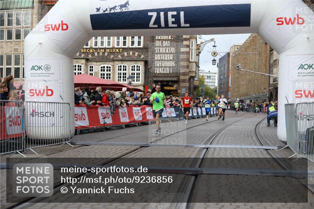 05.10.2025 - 20. swb-Marathon Bremen Yannick Fuchs http://msf.ph/oto/9236856 05.10.2025 10:38:49 Ziel 10409, 10862, 11132 meine-sportfotos.de