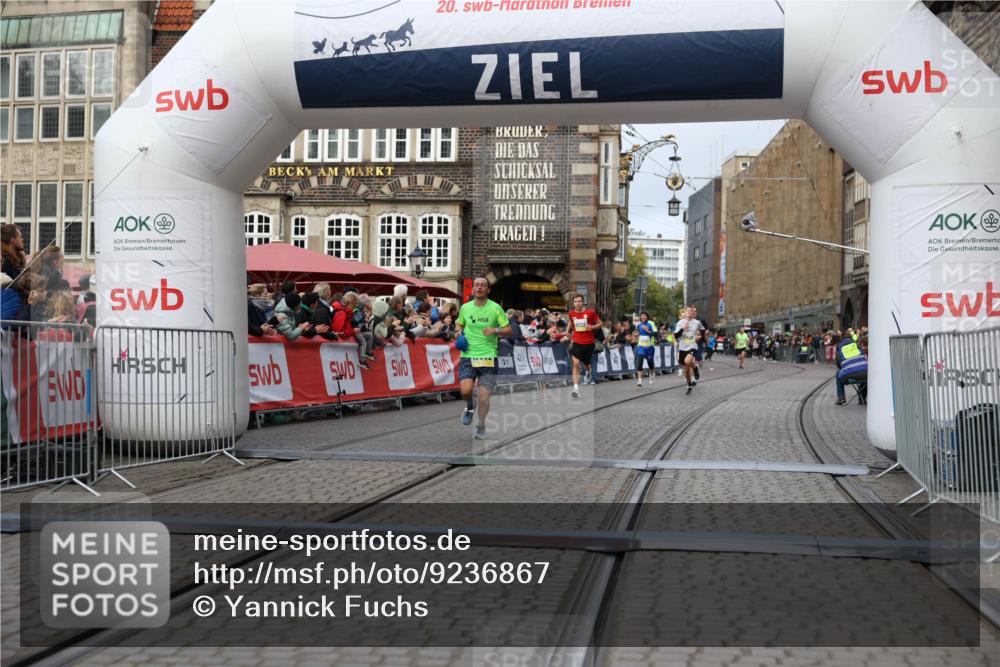 05.10.2025 - 20. swb-Marathon Bremen Yannick Fuchs http://msf.ph/oto/9236867 05.10.2025 10:38:50 Ziel 9341, 10409, 10862, 11132 meine-sportfotos.de