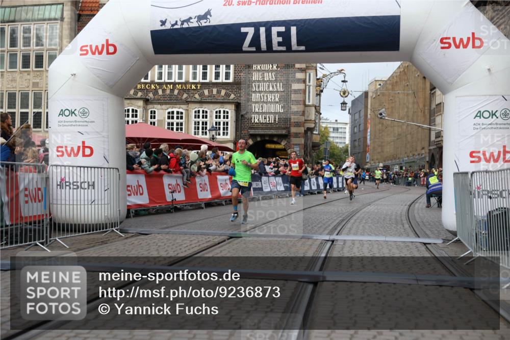 05.10.2025 - 20. swb-Marathon Bremen Yannick Fuchs http://msf.ph/oto/9236873 05.10.2025 10:38:50 Ziel 9341, 10409, 10862, 11132 meine-sportfotos.de