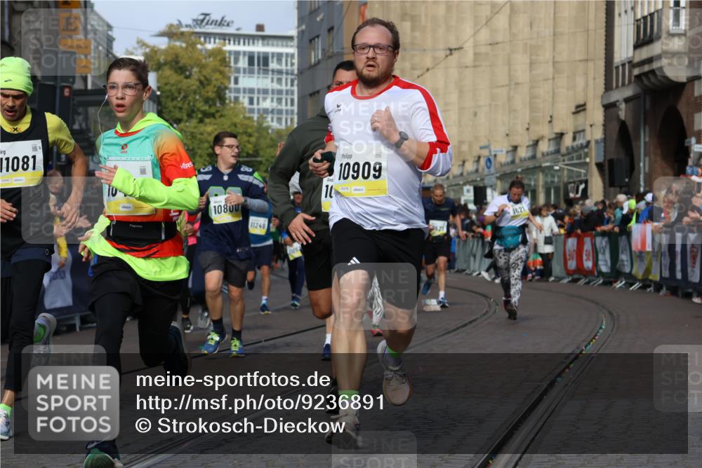 05.10.2025 - 20. swb-Marathon Bremen Strokosch-Dieckow http://msf.ph/oto/9236891 05.10.2025 10:55:43 Ziel 9195, 9197, 9521, 9621, 9882, 10088, 10253, 10287, 10323, 10385, 10475, 10653, 10800, 10909, 11081, 11249, 11586, 11624 meine-sportfotos.de