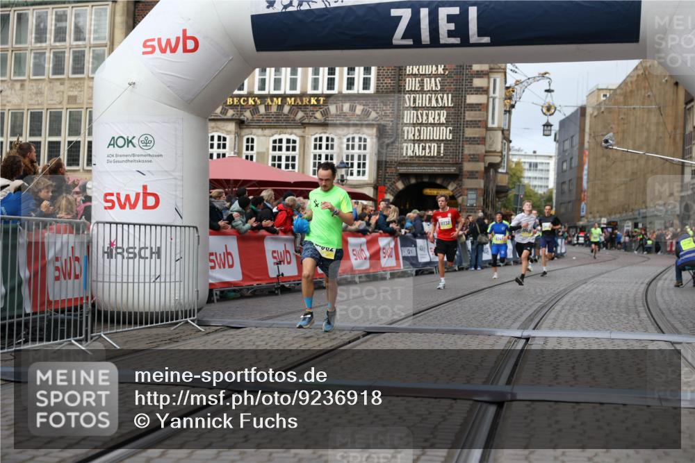 05.10.2025 - 20. swb-Marathon Bremen Yannick Fuchs http://msf.ph/oto/9236918 05.10.2025 10:38:50 Ziel 9341, 10409, 10862, 11132 meine-sportfotos.de