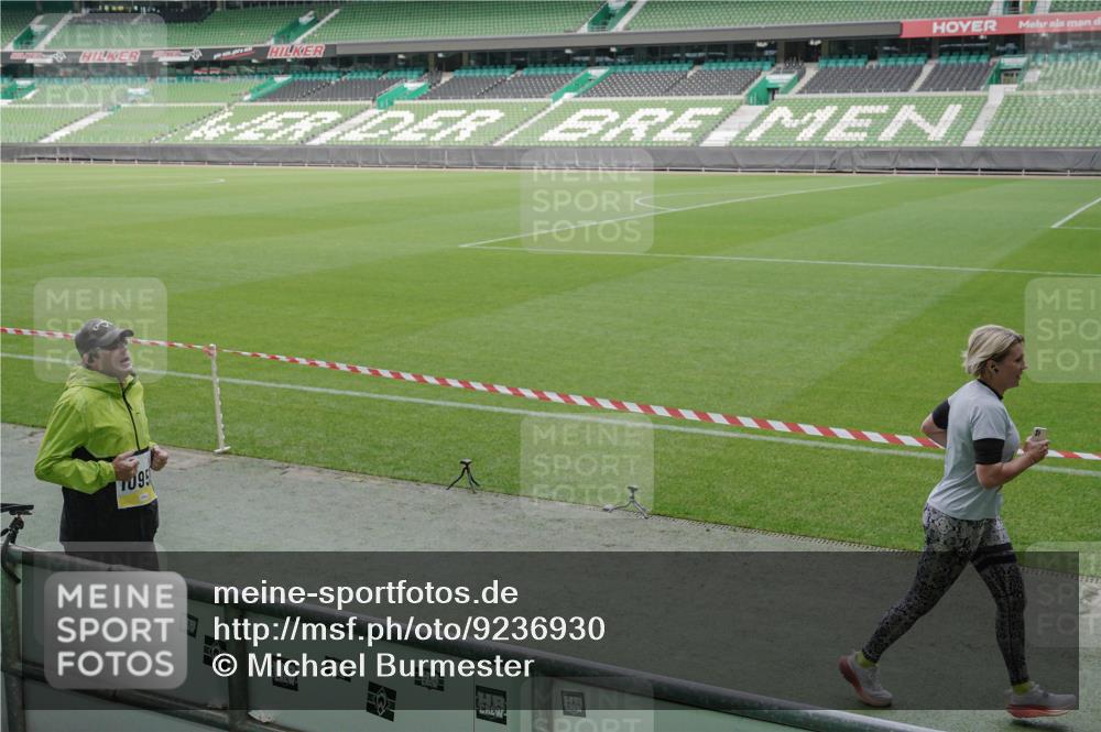 05.10.2025 - 20. swb-Marathon Bremen Michael Burmester http://msf.ph/oto/9236930 05.10.2025 10:32:45 Laufen im Stadion 7165, 8118, 8326, 8333, 9176, 9187, 9195, 9197, 9238, 9268, 9284, 9295, 9313, 9318, 9367, 9392, 9402, 9407, 9427, 9436, 9439, 9456, 9461, 9464, 9475, 9492, 9494, 9514, 9517, 9548, 9570, 9574, 9621, 9650, 9701, 9703, 9754, 9776, 9830, 9834, 9856, 9868, 9900, 9918, 9933, 9939, 9950, 9956, 9957, 9985, 10007, 10034, 10042, 10046, 10075, 10097, 10128, 10174, 10215, 10234, 10253, 10262, 10308, 10309, 10326, 10349, 10385, 10388, 10402, 10416, 10436, 10460, 10475, 10487 meine-sportfotos.de