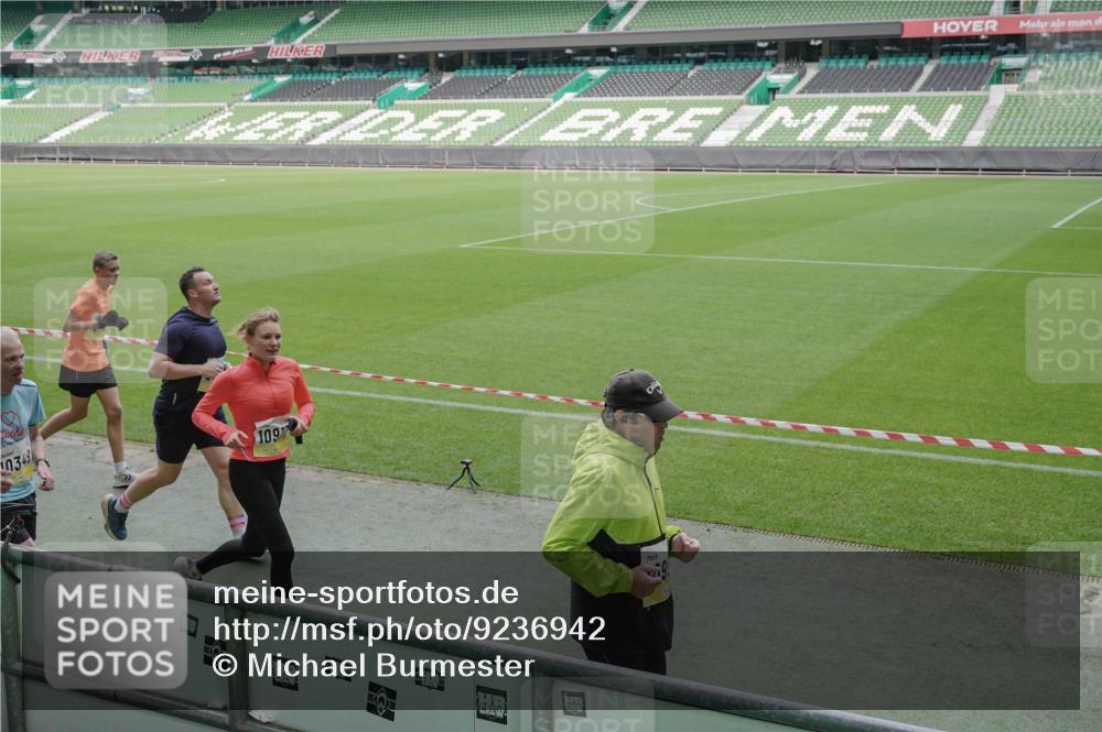 05.10.2025 - 20. swb-Marathon Bremen Michael Burmester http://msf.ph/oto/9236942 05.10.2025 10:32:46 Laufen im Stadion 7165, 8118, 8326, 8333, 9176, 9187, 9195, 9197, 9238, 9268, 9284, 9295, 9313, 9318, 9367, 9392, 9402, 9407, 9427, 9436, 9439, 9456, 9461, 9464, 9475, 9492, 9494, 9514, 9517, 9548, 9570, 9574, 9621, 9650, 9701, 9703, 9754, 9776, 9830, 9834, 9856, 9868, 9900, 9918, 9933, 9939, 9950, 9956, 9957, 9985, 10007, 10034, 10042, 10046, 10075, 10097, 10128, 10174, 10215, 10234, 10253, 10262, 10308, 10309, 10326, 10349, 10385, 10388, 10402, 10416, 10436, 10460, 10475, 10487 meine-sportfotos.de
