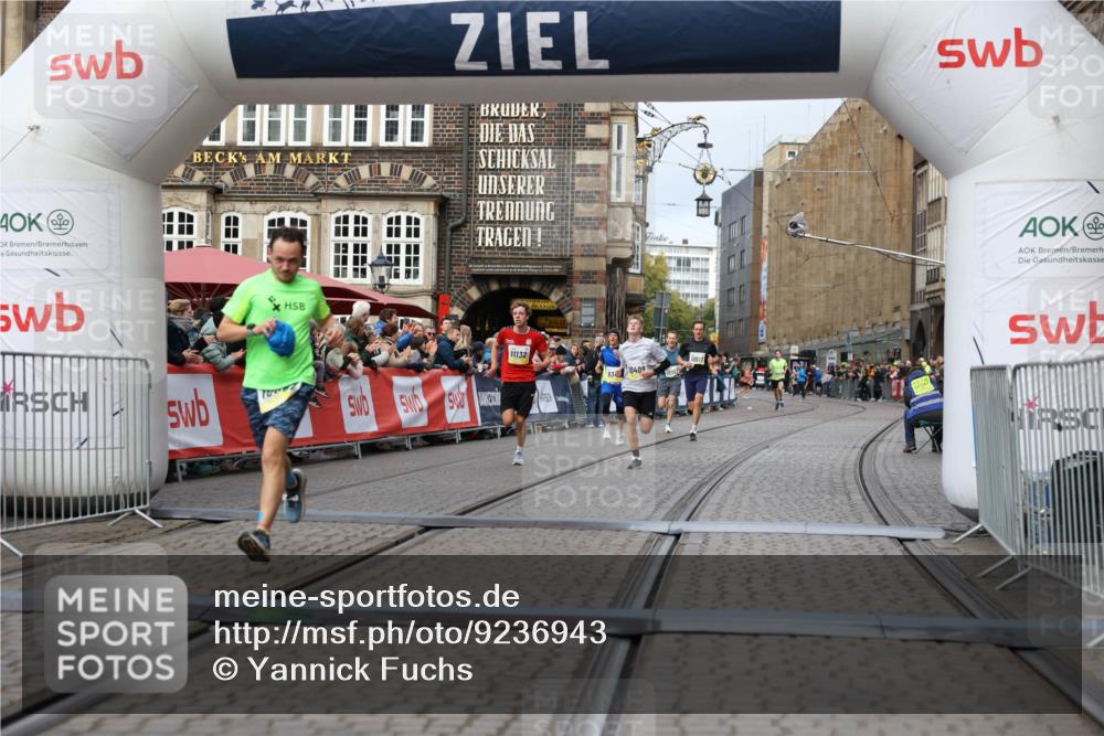 05.10.2025 - 20. swb-Marathon Bremen Yannick Fuchs http://msf.ph/oto/9236943 05.10.2025 10:38:51 Ziel 9341, 10409, 10517, 10862, 11132 meine-sportfotos.de