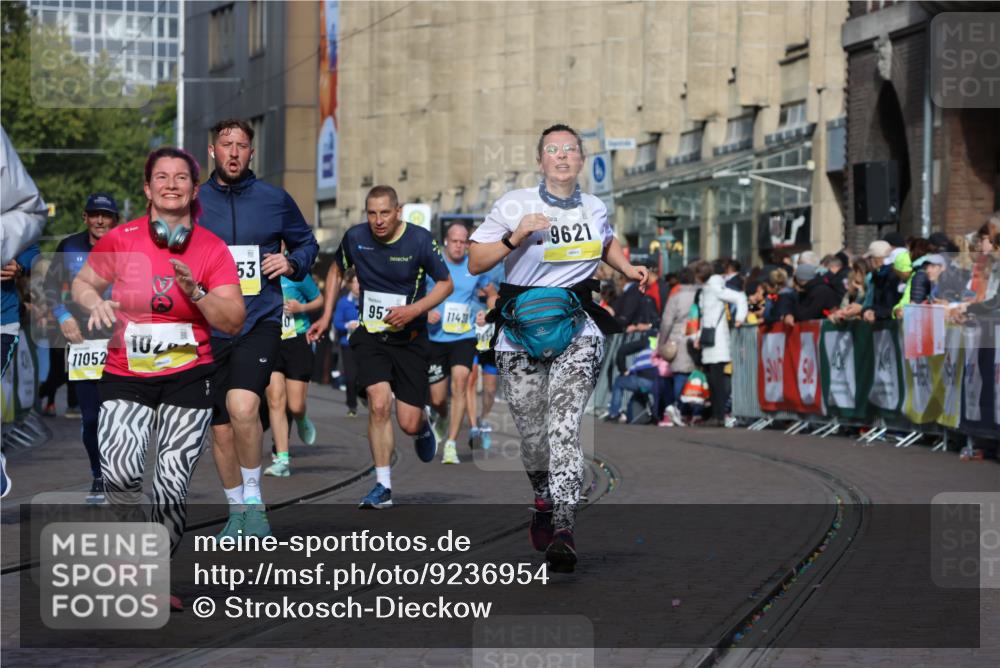 05.10.2025 - 20. swb-Marathon Bremen Strokosch-Dieckow http://msf.ph/oto/9236954 05.10.2025 10:55:45 Ziel 9521, 9621, 9882, 10088, 10253, 10287, 10323, 10385, 10610, 10653, 10800, 11052, 11081, 11249, 11586, 11624 meine-sportfotos.de