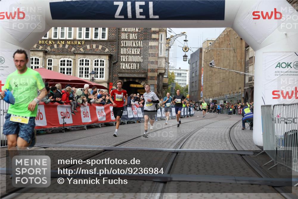 05.10.2025 - 20. swb-Marathon Bremen Yannick Fuchs http://msf.ph/oto/9236984 05.10.2025 10:38:51 Ziel 9341, 10409, 10517, 10862, 11132 meine-sportfotos.de