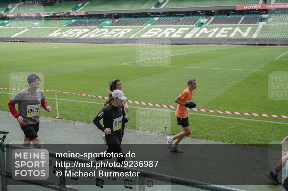05.10.2025 - 20. swb-Marathon Bremen Michael Burmester http://msf.ph/oto/9236987 05.10.2025 10:32:47 Laufen im Stadion 7165, 8326, 8333, 9176, 9187, 9195, 9197, 9238, 9260, 9268, 9284, 9295, 9313, 9318, 9367, 9392, 9402, 9407, 9427, 9436, 9439, 9456, 9461, 9464, 9475, 9492, 9494, 9514, 9517, 9548, 9570, 9574, 9621, 9650, 9701, 9703, 9754, 9776, 9830, 9834, 9856, 9868, 9900, 9918, 9933, 9939, 9950, 9956, 9957, 9985, 10007, 10034, 10042, 10046, 10097, 10128, 10174, 10215, 10234, 10253, 10262, 10308, 10309, 10326, 10349, 10385, 10388, 10394, 10402, 10416, 10436, 10460, 10475, 10487 meine-sportfotos.de