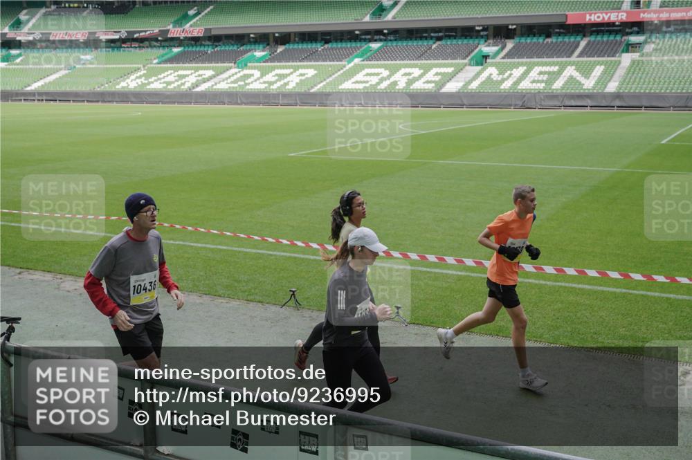 05.10.2025 - 20. swb-Marathon Bremen Michael Burmester http://msf.ph/oto/9236995 05.10.2025 10:32:48 Laufen im Stadion 7165, 8326, 8333, 9176, 9187, 9195, 9197, 9238, 9260, 9268, 9284, 9295, 9313, 9318, 9367, 9392, 9402, 9407, 9436, 9439, 9456, 9461, 9464, 9475, 9492, 9494, 9514, 9517, 9548, 9570, 9574, 9621, 9650, 9701, 9703, 9754, 9776, 9830, 9834, 9856, 9868, 9900, 9918, 9933, 9939, 9950, 9956, 9957, 9985, 10007, 10034, 10042, 10046, 10097, 10128, 10174, 10215, 10234, 10253, 10262, 10308, 10309, 10326, 10349, 10385, 10388, 10394, 10402, 10416, 10436, 10460, 10475, 10487 meine-sportfotos.de