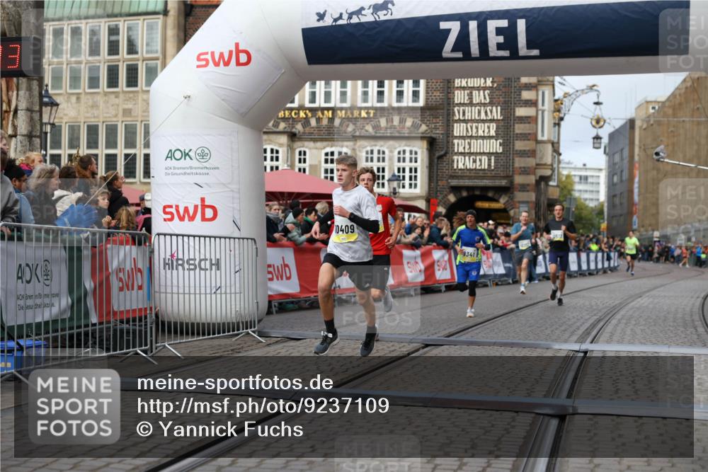05.10.2025 - 20. swb-Marathon Bremen Yannick Fuchs http://msf.ph/oto/9237109 05.10.2025 10:38:52 Ziel 9341, 10352, 10409, 10517, 10862, 11132 meine-sportfotos.de