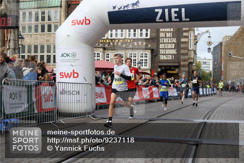 05.10.2025 - 20. swb-Marathon Bremen Yannick Fuchs http://msf.ph/oto/9237118 05.10.2025 10:38:52 Ziel 9341, 10352, 10409, 10517, 10862, 11132 meine-sportfotos.de