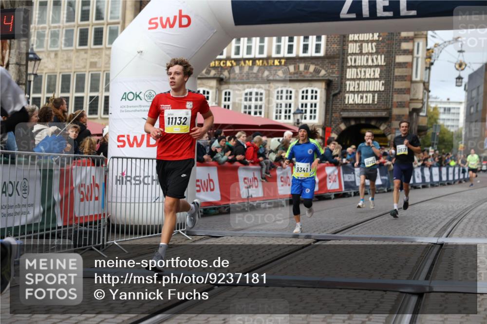05.10.2025 - 20. swb-Marathon Bremen Yannick Fuchs http://msf.ph/oto/9237181 05.10.2025 10:38:53 Ziel 9341, 10352, 10409, 10517, 10862, 11132 meine-sportfotos.de