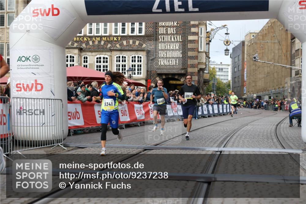 05.10.2025 - 20. swb-Marathon Bremen Yannick Fuchs http://msf.ph/oto/9237238 05.10.2025 10:38:54 Ziel 9341, 10352, 10409, 10517, 10862, 11132 meine-sportfotos.de