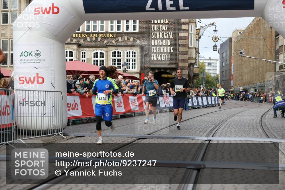 05.10.2025 - 20. swb-Marathon Bremen Yannick Fuchs http://msf.ph/oto/9237247 05.10.2025 10:38:54 Ziel 9341, 10352, 10409, 10517, 10862, 11132 meine-sportfotos.de