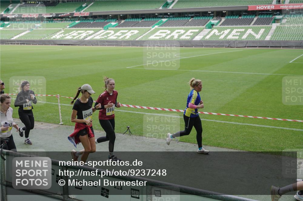 05.10.2025 - 20. swb-Marathon Bremen Michael Burmester http://msf.ph/oto/9237248 05.10.2025 10:32:59 Laufen im Stadion 7165, 9176, 9187, 9195, 9197, 9238, 9258, 9260, 9268, 9284, 9295, 9313, 9318, 9367, 9392, 9402, 9407, 9436, 9439, 9456, 9461, 9464, 9475, 9492, 9494, 9514, 9517, 9539, 9548, 9570, 9574, 9577, 9650, 9654, 9703, 9754, 9830, 9834, 9835, 9856, 9868, 9900, 9918, 9933, 9939, 9950, 9957, 9985, 10007, 10008, 10034, 10042, 10046, 10097, 10174, 10215, 10234, 10253, 10308, 10309, 10326, 10349, 10385, 10387, 10388, 10394, 10402, 10416, 10436, 10460, 10475, 10487 meine-sportfotos.de