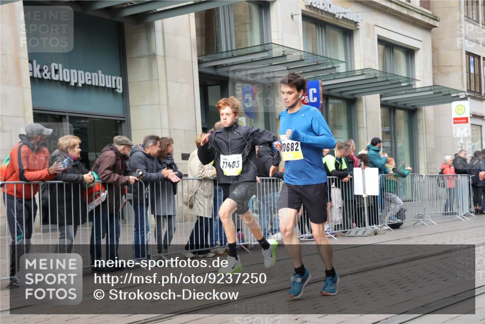05.10.2025 - 20. swb-Marathon Bremen Strokosch-Dieckow http://msf.ph/oto/9237250 05.10.2025 10:45:21 Ziel 28, 8000, 9200, 9222, 9250, 9285, 9709, 9960, 10053, 10350, 10639, 10682, 10792, 10823, 11585, 11678, 11745, 28, 8000, 9200, 9222, 9250, 9285, 9709, 9960, 10053, 10350, 10639, 10682, 10792, 10823, 11585, 11678, 11745 meine-sportfotos.de
