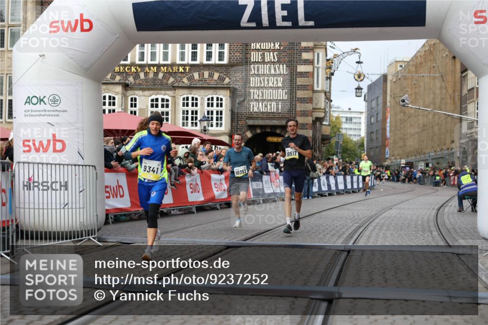05.10.2025 - 20. swb-Marathon Bremen Yannick Fuchs http://msf.ph/oto/9237252 05.10.2025 10:38:54 Ziel 9341, 10352, 10409, 10517, 10862, 11132 meine-sportfotos.de