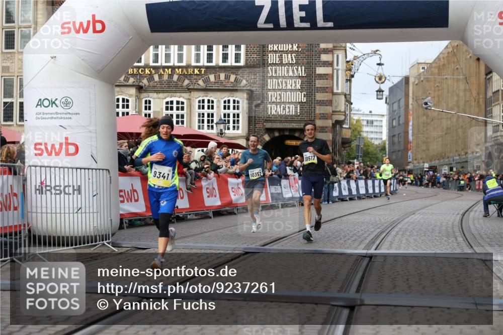 05.10.2025 - 20. swb-Marathon Bremen Yannick Fuchs http://msf.ph/oto/9237261 05.10.2025 10:38:54 Ziel 9341, 10352, 10409, 10517, 10862, 11132 meine-sportfotos.de