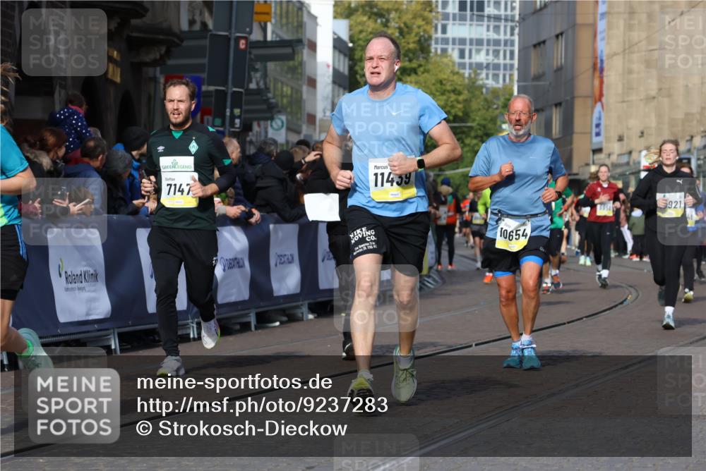 05.10.2025 - 20. swb-Marathon Bremen Strokosch-Dieckow http://msf.ph/oto/9237283 05.10.2025 10:55:52 Ziel 7147, 9521, 9871, 10253, 10385, 10610, 10654, 10758, 10921, 11052, 11439 meine-sportfotos.de