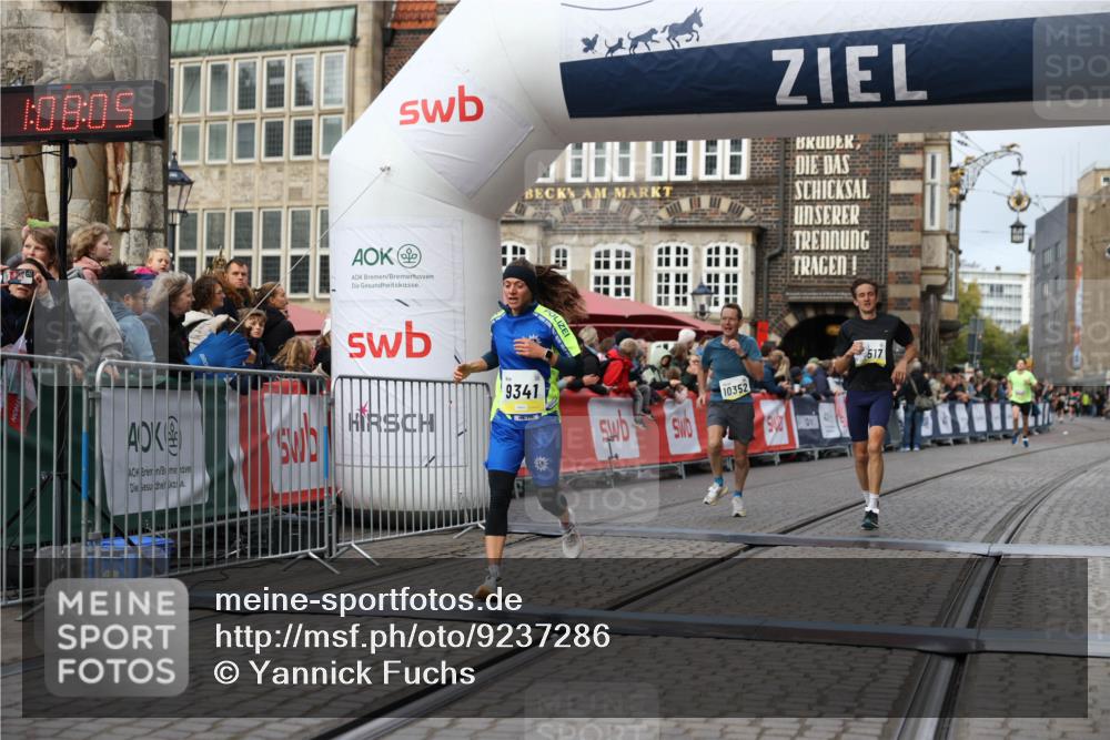 05.10.2025 - 20. swb-Marathon Bremen Yannick Fuchs http://msf.ph/oto/9237286 05.10.2025 10:38:55 Ziel 9341, 10352, 10409, 10517, 10862, 11132 meine-sportfotos.de