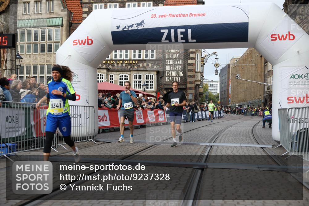 05.10.2025 - 20. swb-Marathon Bremen Yannick Fuchs http://msf.ph/oto/9237328 05.10.2025 10:38:55 Ziel 9341, 10352, 10409, 10517, 10862, 11132 meine-sportfotos.de