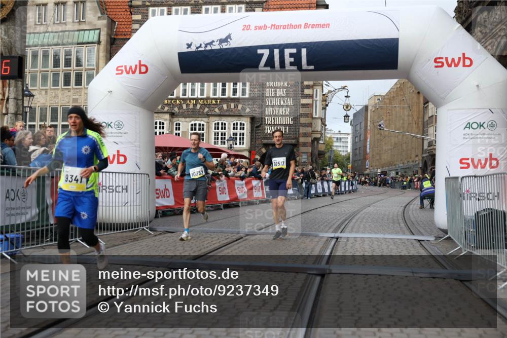05.10.2025 - 20. swb-Marathon Bremen Yannick Fuchs http://msf.ph/oto/9237349 05.10.2025 10:38:55 Ziel 9341, 10352, 10409, 10517, 10862, 11132 meine-sportfotos.de