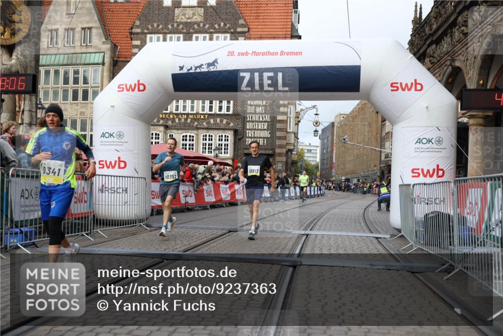 05.10.2025 - 20. swb-Marathon Bremen Yannick Fuchs http://msf.ph/oto/9237363 05.10.2025 10:38:56 Ziel 9341, 10352, 10409, 10517, 10862, 10967, 11132 meine-sportfotos.de