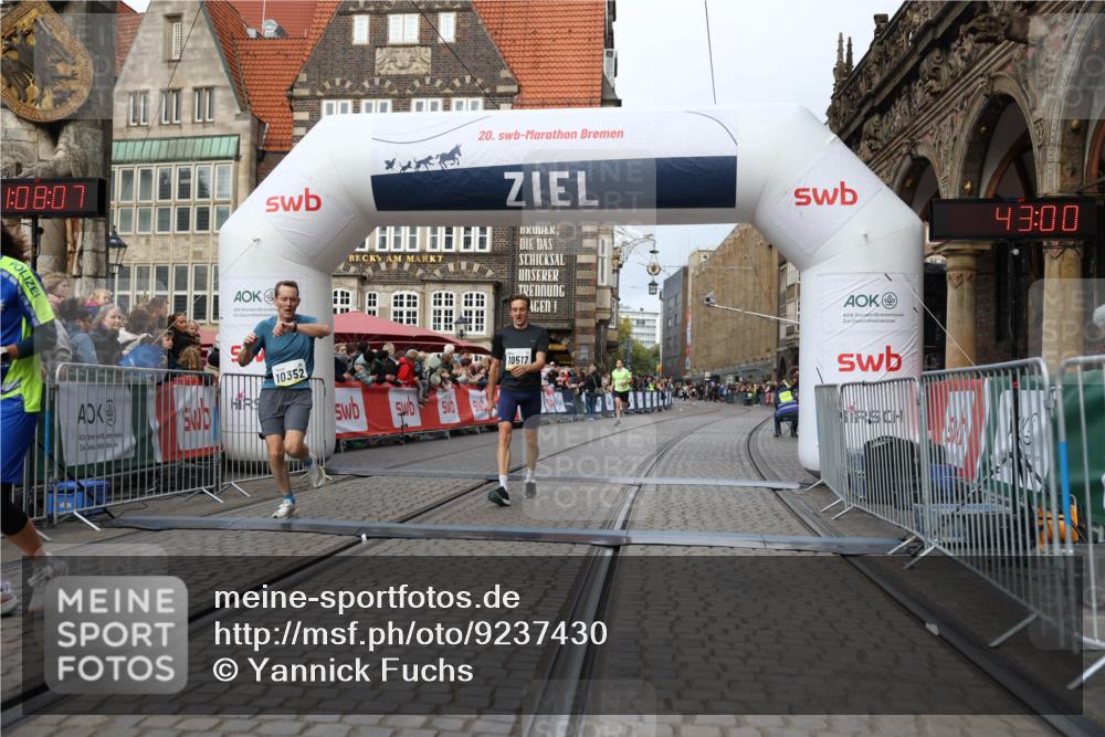 05.10.2025 - 20. swb-Marathon Bremen Yannick Fuchs http://msf.ph/oto/9237430 05.10.2025 10:38:56 Ziel 9341, 10352, 10409, 10517, 10862, 10967, 11132 meine-sportfotos.de