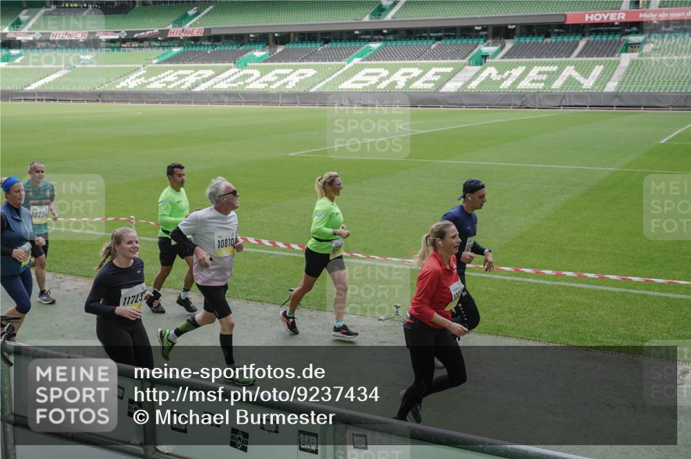 05.10.2025 - 20. swb-Marathon Bremen Michael Burmester http://msf.ph/oto/9237434 05.10.2025 10:33:06 Laufen im Stadion 7077, 7165, 9187, 9195, 9197, 9238, 9258, 9260, 9268, 9295, 9318, 9359, 9367, 9392, 9402, 9407, 9456, 9461, 9464, 9475, 9492, 9494, 9514, 9539, 9548, 9570, 9574, 9577, 9650, 9654, 9703, 9717, 9754, 9835, 9856, 9900, 9918, 9933, 9939, 9950, 10007, 10008, 10034, 10042, 10046, 10097, 10174, 10232, 10233, 10234, 10253, 10256, 10308, 10309, 10323, 10326, 10349, 10385, 10387, 10388, 10394, 10402, 10416, 10436, 10475, 10484, 10487, 10533, 10915 meine-sportfotos.de