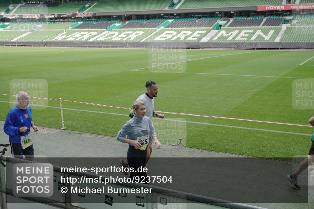 05.10.2025 - 20. swb-Marathon Bremen Michael Burmester http://msf.ph/oto/9237504 05.10.2025 10:33:08 Laufen im Stadion 7077, 7165, 9187, 9195, 9197, 9238, 9258, 9260, 9295, 9318, 9359, 9367, 9392, 9402, 9407, 9456, 9461, 9464, 9475, 9492, 9494, 9514, 9539, 9548, 9570, 9574, 9577, 9650, 9654, 9703, 9717, 9754, 9835, 9856, 9900, 9918, 9933, 9935, 9939, 9950, 10007, 10008, 10032, 10034, 10042, 10046, 10097, 10174, 10232, 10233, 10234, 10253, 10256, 10308, 10309, 10323, 10326, 10349, 10387, 10388, 10394, 10402, 10416, 10436, 10475, 10484, 10487, 10533, 10915, 10992 meine-sportfotos.de