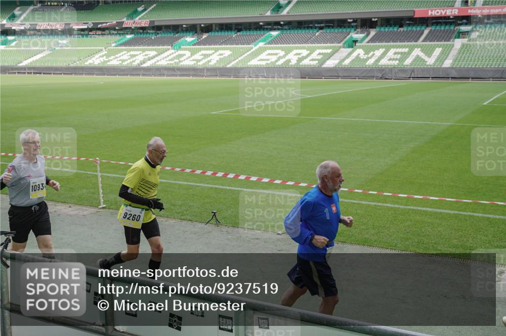 05.10.2025 - 20. swb-Marathon Bremen Michael Burmester http://msf.ph/oto/9237519 05.10.2025 10:33:10 Laufen im Stadion 7077, 7165, 9187, 9195, 9197, 9238, 9258, 9260, 9295, 9318, 9359, 9367, 9392, 9402, 9407, 9424, 9456, 9461, 9464, 9475, 9492, 9494, 9514, 9539, 9541, 9548, 9570, 9574, 9577, 9650, 9654, 9703, 9717, 9754, 9835, 9856, 9900, 9918, 9933, 9935, 9939, 9950, 10007, 10008, 10032, 10034, 10042, 10046, 10097, 10174, 10232, 10233, 10234, 10253, 10256, 10308, 10309, 10323, 10326, 10349, 10387, 10388, 10394, 10402, 10436, 10475, 10484, 10487, 10533, 10915, 10992 meine-sportfotos.de