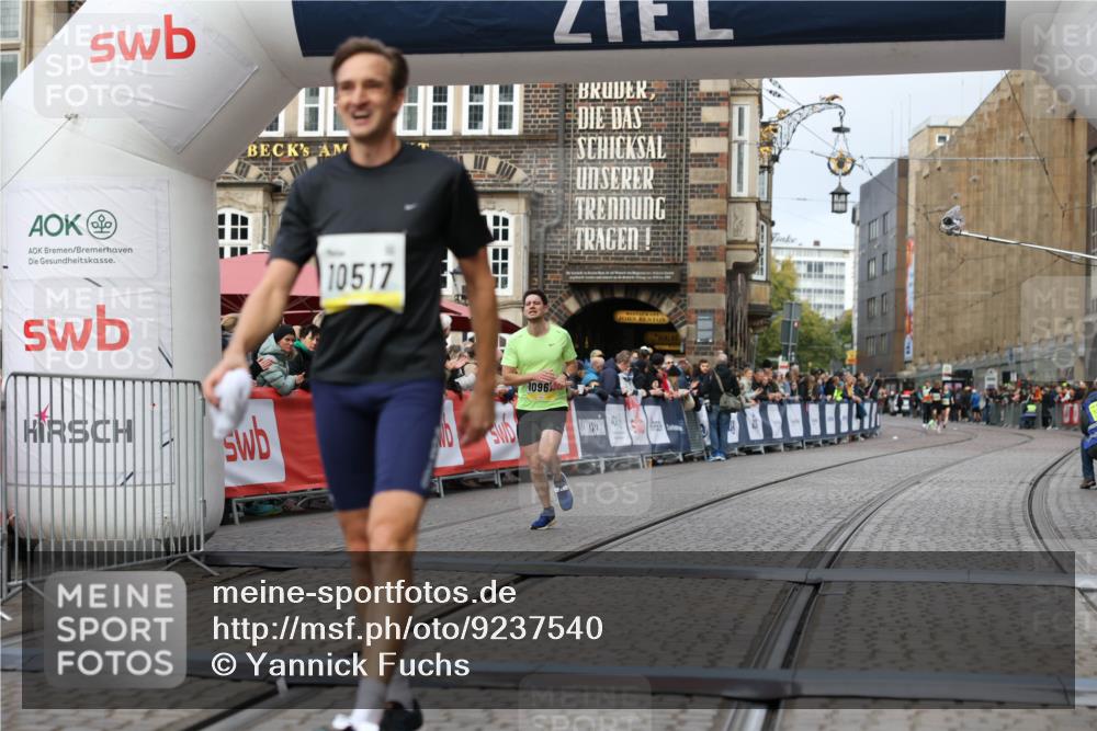 05.10.2025 - 20. swb-Marathon Bremen Yannick Fuchs http://msf.ph/oto/9237540 05.10.2025 10:38:59 Ziel 9341, 10352, 10409, 10517, 10967, 11132 meine-sportfotos.de