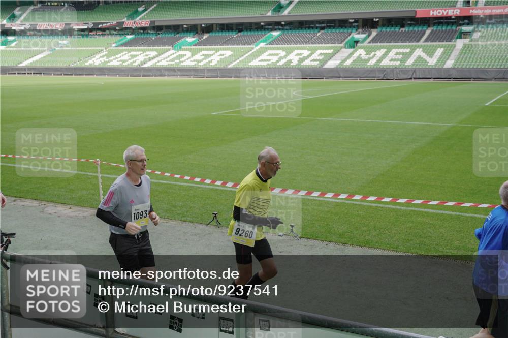 05.10.2025 - 20. swb-Marathon Bremen Michael Burmester http://msf.ph/oto/9237541 05.10.2025 10:33:10 Laufen im Stadion 7077, 7165, 9187, 9195, 9197, 9238, 9258, 9260, 9295, 9318, 9359, 9367, 9392, 9402, 9407, 9424, 9456, 9461, 9464, 9475, 9492, 9494, 9514, 9539, 9541, 9548, 9570, 9574, 9577, 9650, 9654, 9703, 9717, 9754, 9835, 9856, 9900, 9918, 9933, 9935, 9939, 9950, 10007, 10008, 10032, 10034, 10042, 10046, 10097, 10174, 10232, 10233, 10234, 10253, 10256, 10308, 10309, 10323, 10326, 10349, 10387, 10388, 10394, 10402, 10436, 10475, 10484, 10487, 10533, 10915, 10992 meine-sportfotos.de