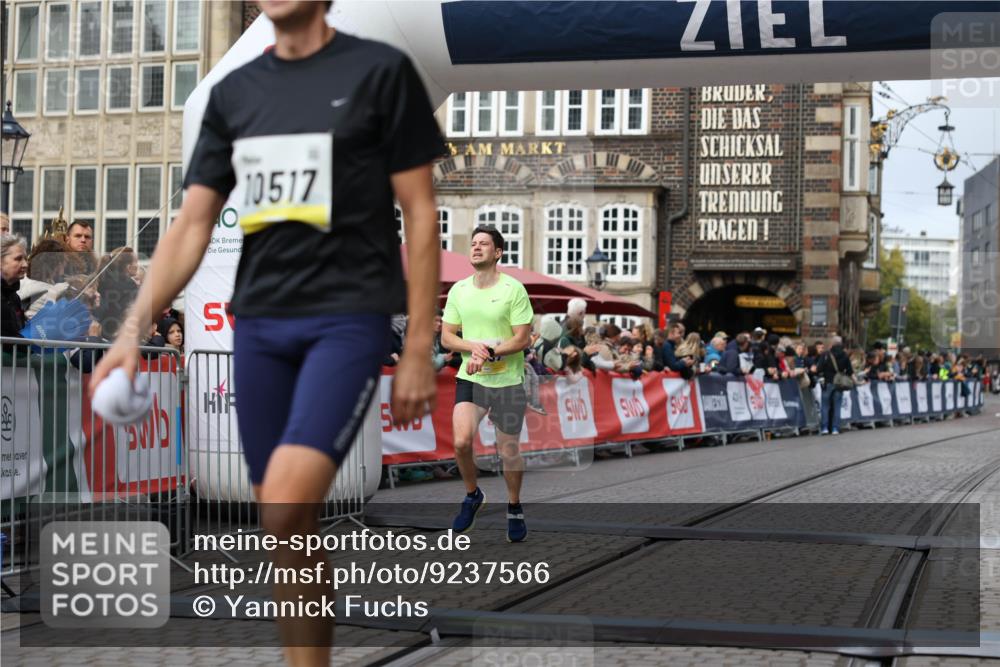 05.10.2025 - 20. swb-Marathon Bremen Yannick Fuchs http://msf.ph/oto/9237566 05.10.2025 10:39:00 Ziel 9341, 10352, 10517, 10967 meine-sportfotos.de