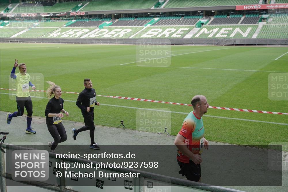05.10.2025 - 20. swb-Marathon Bremen Michael Burmester http://msf.ph/oto/9237598 05.10.2025 10:33:11 Laufen im Stadion 7077, 7165, 9187, 9195, 9197, 9221, 9258, 9260, 9282, 9295, 9318, 9359, 9367, 9392, 9402, 9407, 9424, 9461, 9464, 9475, 9492, 9494, 9539, 9541, 9548, 9570, 9574, 9577, 9650, 9654, 9703, 9717, 9754, 9835, 9856, 9900, 9918, 9933, 9935, 9939, 9950, 10007, 10008, 10032, 10034, 10042, 10046, 10097, 10174, 10232, 10233, 10234, 10253, 10256, 10308, 10309, 10323, 10326, 10349, 10387, 10388, 10394, 10402, 10436, 10475, 10484, 10487, 10533, 10915, 10992 meine-sportfotos.de