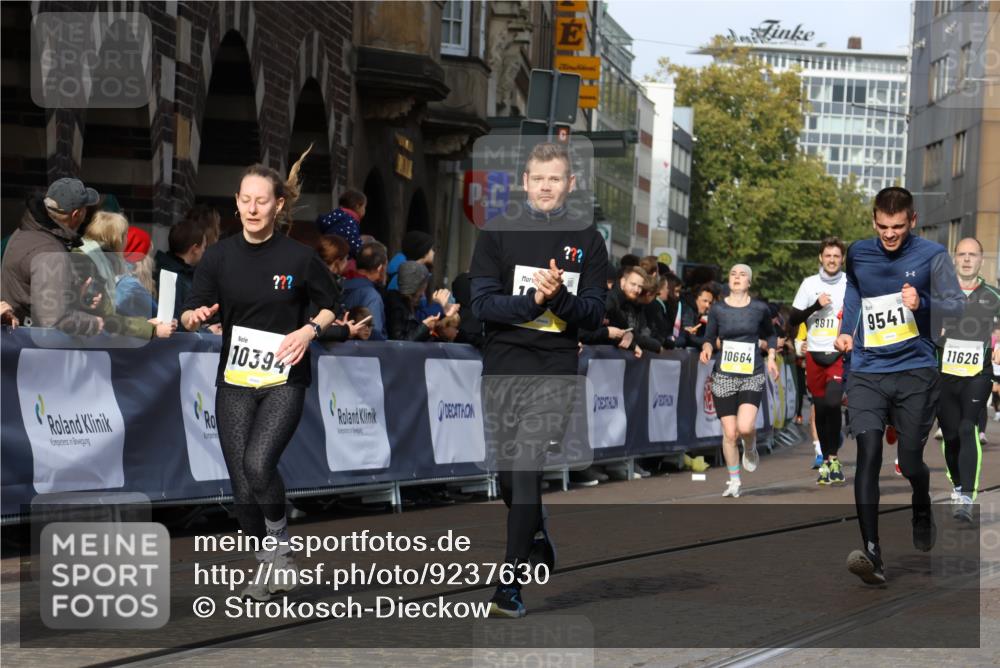 05.10.2025 - 20. swb-Marathon Bremen Strokosch-Dieckow http://msf.ph/oto/9237630 05.10.2025 10:56:02 Ziel 9541, 9811, 9950, 10006, 10009, 10015, 10394, 10641, 10664, 10675, 10758, 10959, 11095, 11148, 11620, 11626, 11693 meine-sportfotos.de
