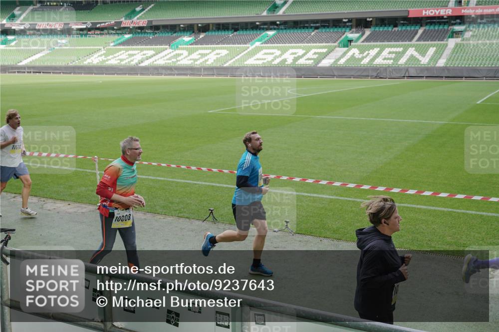 05.10.2025 - 20. swb-Marathon Bremen Michael Burmester http://msf.ph/oto/9237643 05.10.2025 10:33:14 Laufen im Stadion 7077, 7165, 9187, 9195, 9197, 9221, 9258, 9260, 9282, 9295, 9318, 9359, 9367, 9392, 9402, 9407, 9424, 9461, 9464, 9475, 9492, 9494, 9539, 9541, 9548, 9569, 9570, 9574, 9577, 9633, 9650, 9654, 9703, 9717, 9754, 9835, 9855, 9856, 9900, 9918, 9933, 9935, 9939, 9950, 10007, 10008, 10032, 10034, 10042, 10046, 10097, 10174, 10232, 10233, 10234, 10253, 10256, 10308, 10309, 10323, 10326, 10349, 10387, 10394, 10402, 10436, 10475, 10484, 10487, 10533, 10915, 10992, 7165 meine-sportfotos.de