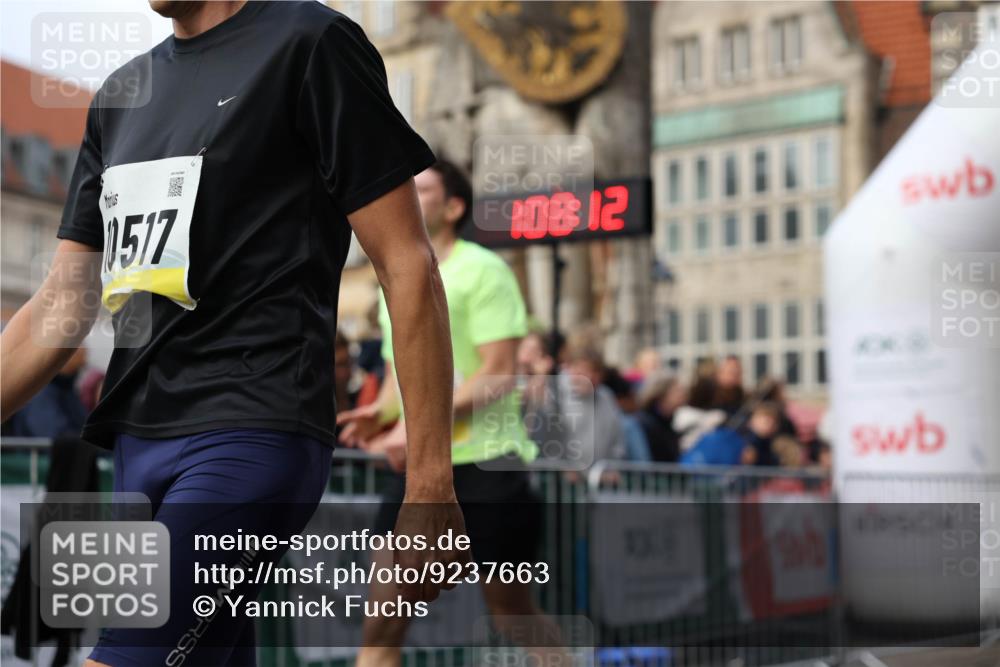05.10.2025 - 20. swb-Marathon Bremen Yannick Fuchs http://msf.ph/oto/9237663 05.10.2025 10:39:02 Ziel 10352, 10967 meine-sportfotos.de