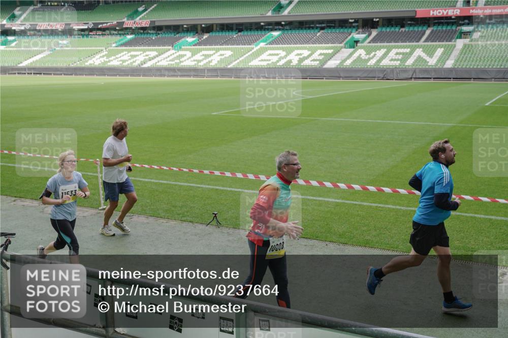 05.10.2025 - 20. swb-Marathon Bremen Michael Burmester http://msf.ph/oto/9237664 05.10.2025 10:33:14 Laufen im Stadion 7077, 7165, 9187, 9195, 9197, 9221, 9258, 9260, 9282, 9295, 9318, 9359, 9367, 9392, 9402, 9407, 9424, 9461, 9464, 9475, 9492, 9494, 9539, 9541, 9548, 9569, 9570, 9574, 9577, 9633, 9650, 9654, 9703, 9717, 9754, 9835, 9855, 9856, 9900, 9918, 9933, 9935, 9939, 9950, 10007, 10008, 10032, 10034, 10042, 10046, 10097, 10174, 10232, 10233, 10234, 10253, 10256, 10308, 10309, 10323, 10326, 10349, 10387, 10394, 10402, 10436, 10475, 10484, 10487, 10533, 10915, 10992, 7165 meine-sportfotos.de
