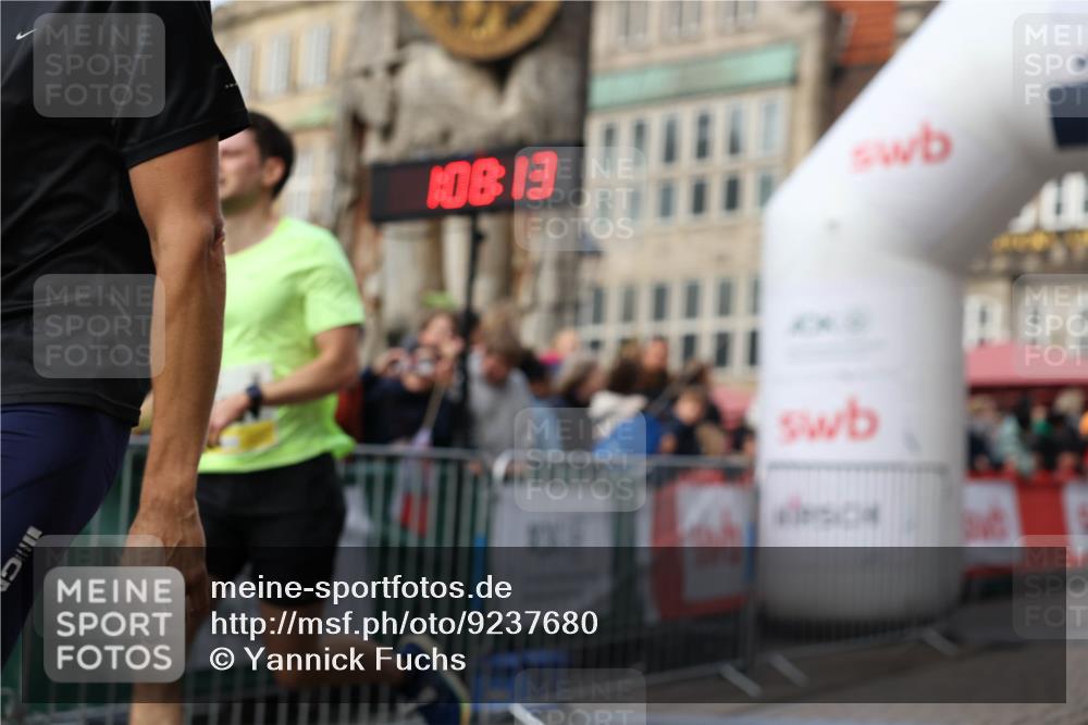 05.10.2025 - 20. swb-Marathon Bremen Yannick Fuchs http://msf.ph/oto/9237680 05.10.2025 10:39:02 Ziel 10352, 10967 meine-sportfotos.de