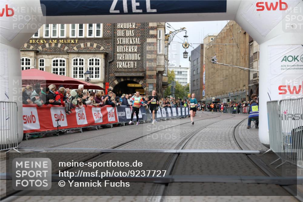 05.10.2025 - 20. swb-Marathon Bremen Yannick Fuchs http://msf.ph/oto/9237727 05.10.2025 10:39:09 Ziel 9403, 10847, 11594 meine-sportfotos.de