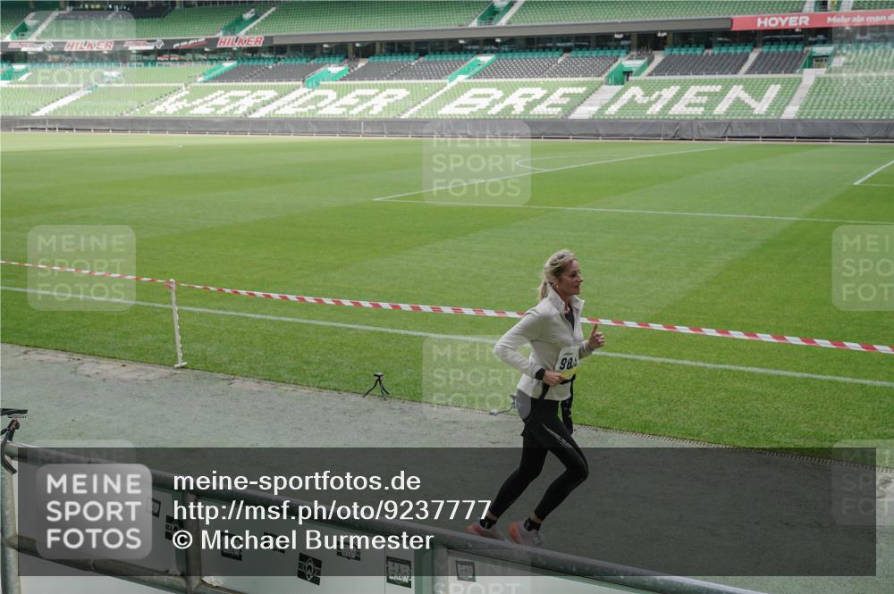 05.10.2025 - 20. swb-Marathon Bremen Michael Burmester http://msf.ph/oto/9237777 05.10.2025 10:33:17 Laufen im Stadion 7077, 9187, 9195, 9197, 9221, 9258, 9260, 9282, 9295, 9318, 9359, 9367, 9392, 9402, 9407, 9424, 9461, 9464, 9475, 9492, 9494, 9539, 9541, 9548, 9560, 9569, 9570, 9574, 9577, 9633, 9650, 9654, 9703, 9717, 9754, 9835, 9855, 9856, 9900, 9918, 9933, 9935, 9939, 9950, 10007, 10008, 10032, 10034, 10042, 10097, 10174, 10232, 10233, 10234, 10253, 10256, 10308, 10309, 10323, 10326, 10349, 10387, 10394, 10402, 10436, 10475, 10484, 10533, 10591, 10755, 10915, 10992, 7165 meine-sportfotos.de